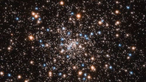 Космический телескоп Hubble в поисках редкого вида черных дыр нашел нечто, более примечательное