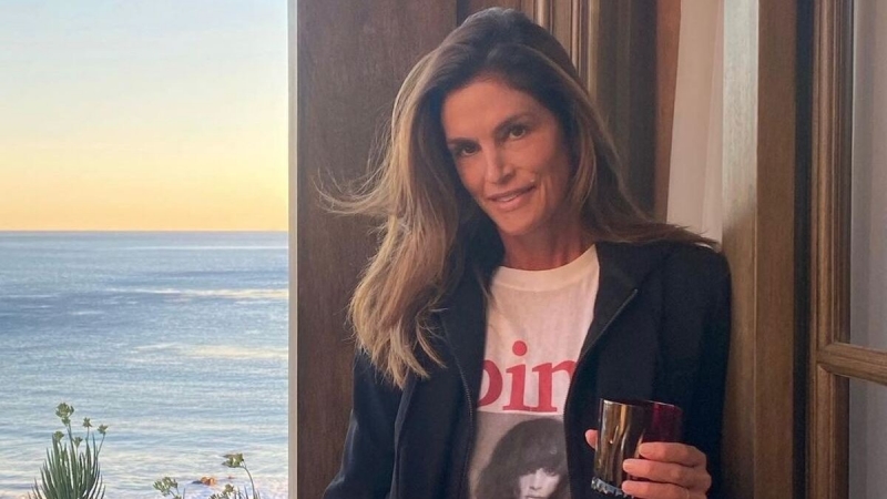 Синди Кроуфорд показала, как выглядела в детстве: увлекательное фото