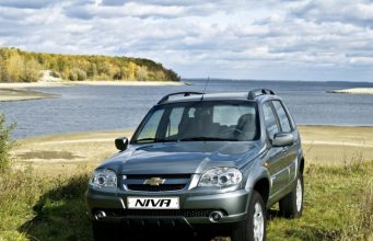 Блогер превратил Chevrolet Niva в новую Lada Niva Travel 2021
