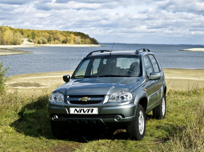 Блогер превратил Chevrolet Niva в новую Lada Niva Travel 2021