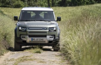 Jaguar Land Rover готовится представить 3-рядный Defender 130 2021