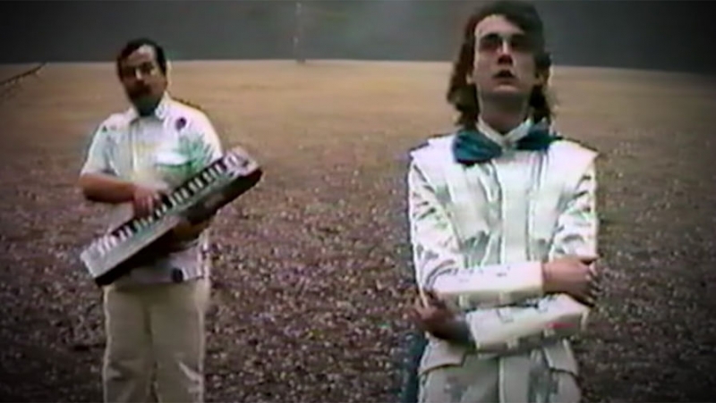 «Нашел на антресоли»: исполнитель песни «На заре» о вирусном хите, музыке ИИ и Егоре Летове