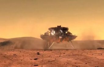 Китай осуществил успешную посадку аппарата Tianwen-1 с марсоходом Zhurong на поверхность Красной Планеты