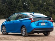 Новую Toyota Prius 2023 показали на неофициальных рендерах