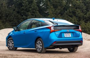 Новую Toyota Prius 2023 показали на неофициальных рендерах