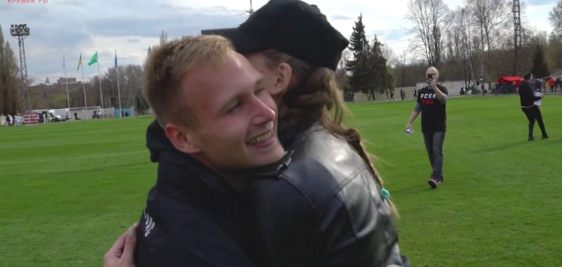 Украинский футболист узнал пол будущего ребенка по файерам фанатов. Видео