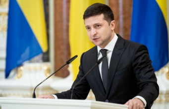 Зеленский поручил ко Дню независимости вакцинировать большинство украинцев