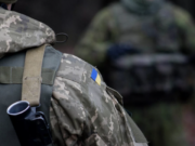 На Украине военкомы насильно мобилизовали мужчину, избивая его по ногам и рукам