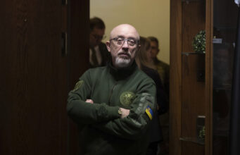 Боуз напомнил об увольнении главы МО Украины из-за коррупционных скандалов