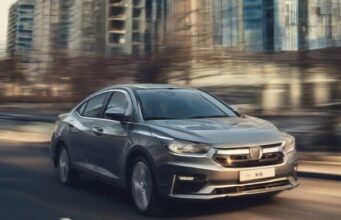 Очистка и защита пластиковых деталей удаление пыли и грязи нанесение защитных средств