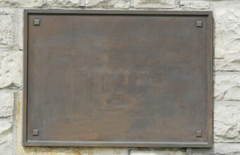 На Украине демонтировали памятник Петру I