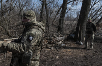 ТАСС: командиры ВСУ отдают приказы добивать своих раненых солдат в Судже