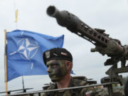 Эксперт Сивков: НАТО поможет Украине в случае быстрого наступления армии России