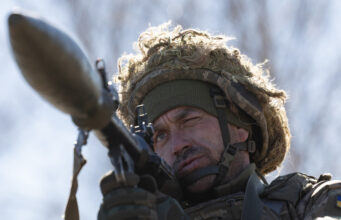 Мирошник: ВСУ в пасхальное перемирие нанесли удар по Кременной