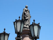 В Одессе постамент памятника Екатерине II раскрасили в российский триколор