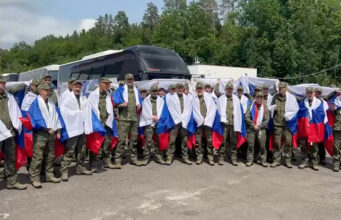 РИА Новости: третья группа вернувшихся из плена ВСУ бойцов прибыла в Россию