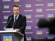 Власти Украины уволили языкового омбудсмена Кремня