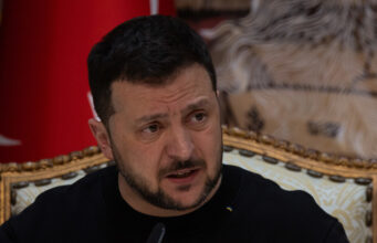 Зеленский заявил об отказе уходить из Донбасса