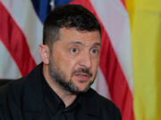 Зеленский переложил ответственность за урегулирование на Украине на других