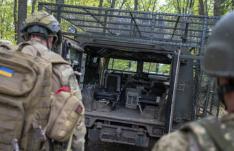 Боевики ВСУ в женской одежде бежали с позиций на Сумском направлении
