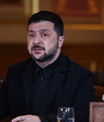 Зеленский опубликовал кадры встречи с нацгвардейцами с напоминающей СС эмблемой