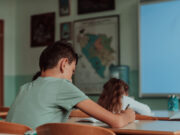 «СТРАНА.ua»: на Украине 40% учеников на переменах общаются в основном на русском