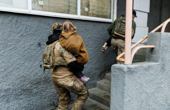 На Украине решили эвакуировать несовершеннолетних из Днепропетровской области