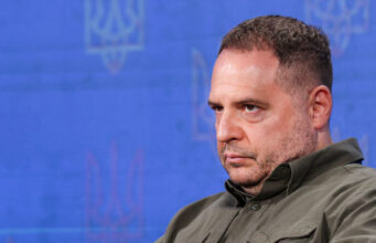 Уволенный Ермак сохранил за собой минимум десять государственных постов