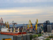 СБУ задержала в Одессе судно под африканским флагом и 17 членов экипажа