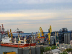 СБУ задержала в Одессе судно под африканским флагом и 17 членов экипажа