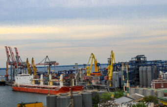 СБУ задержала в Одессе судно под африканским флагом и 17 членов экипажа